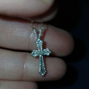 Elegant 14 K Gold Cross Pendant Necklace